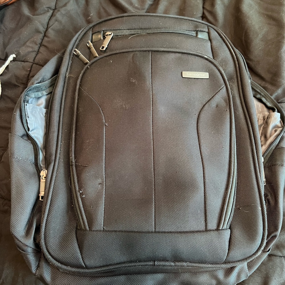 Large samsonite laptop backpack for men or women